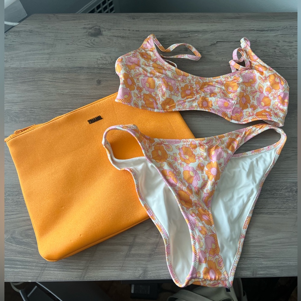 TRIANGL SUIT